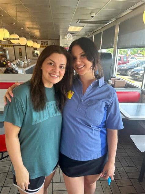 why is lana del rey working at waffle house